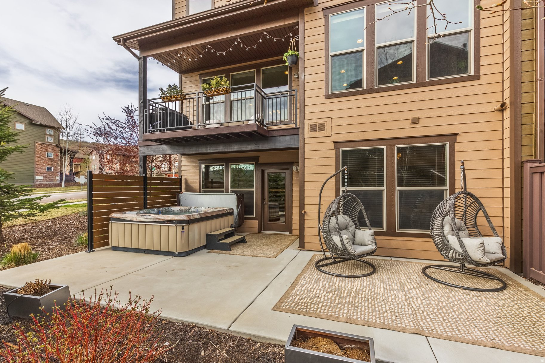 IROQUOIS - Residential