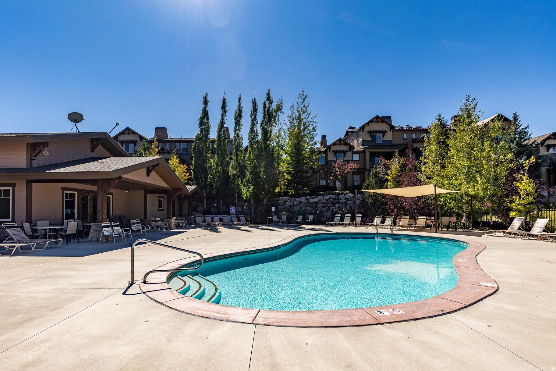 IROQUOIS - Residential