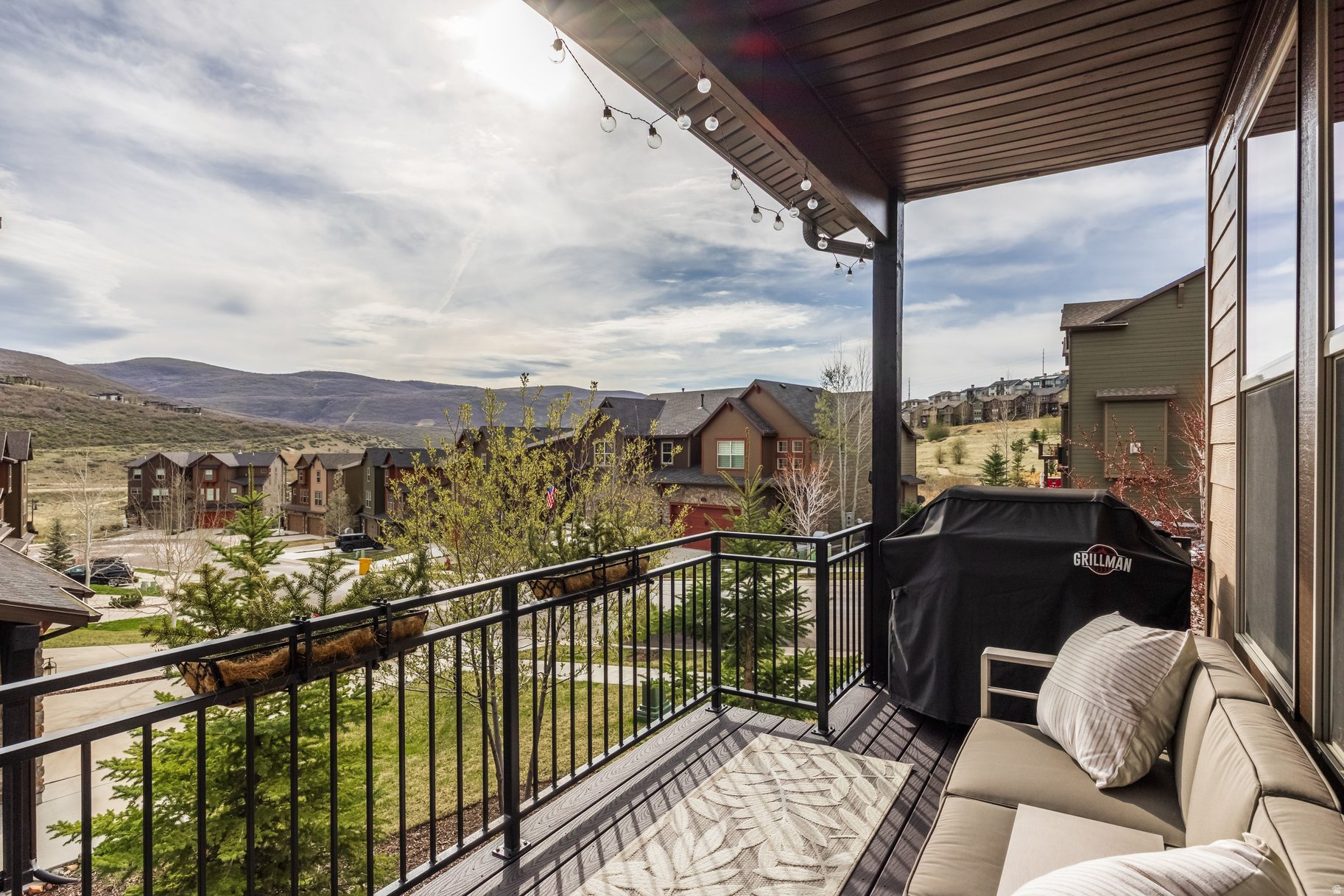 IROQUOIS - Residential