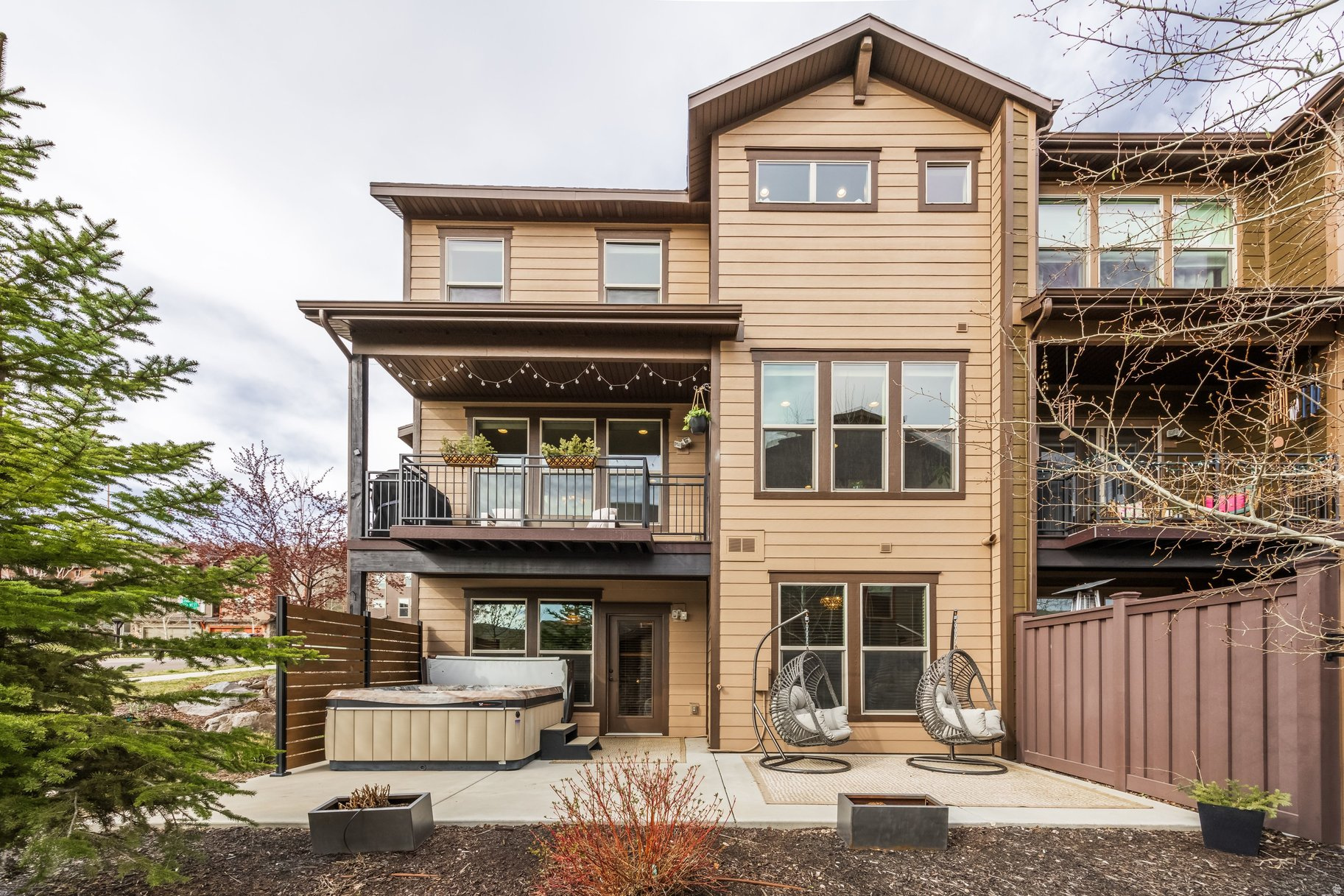 IROQUOIS - Residential