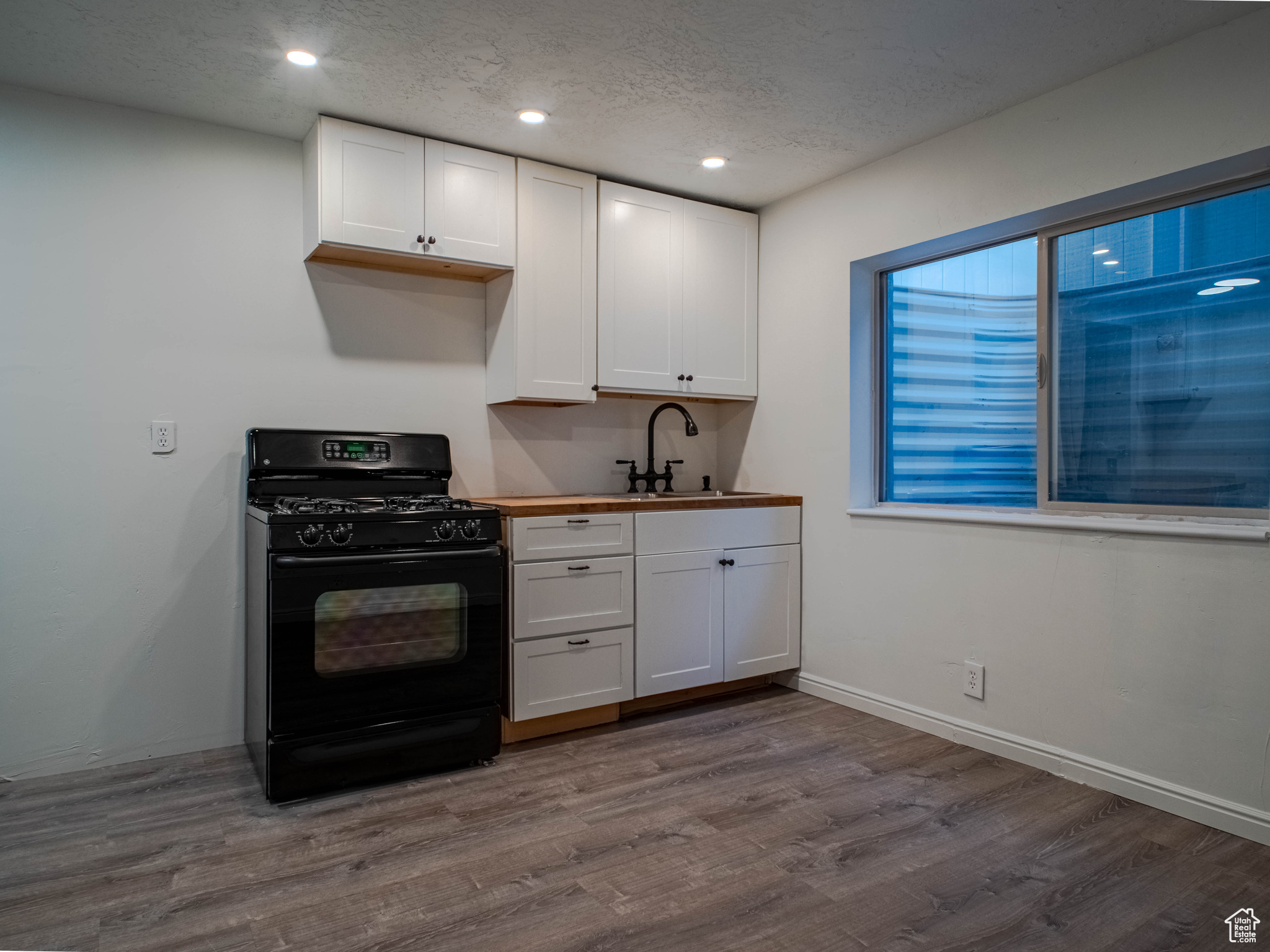 HERRIMAN VILLAGE - Residential