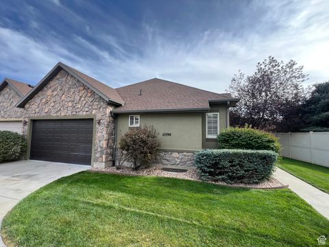 Tiny photo for 11594 S TUSCAN VIEW CT E #8, Draper, UT 84020 (MLS # 2113935)