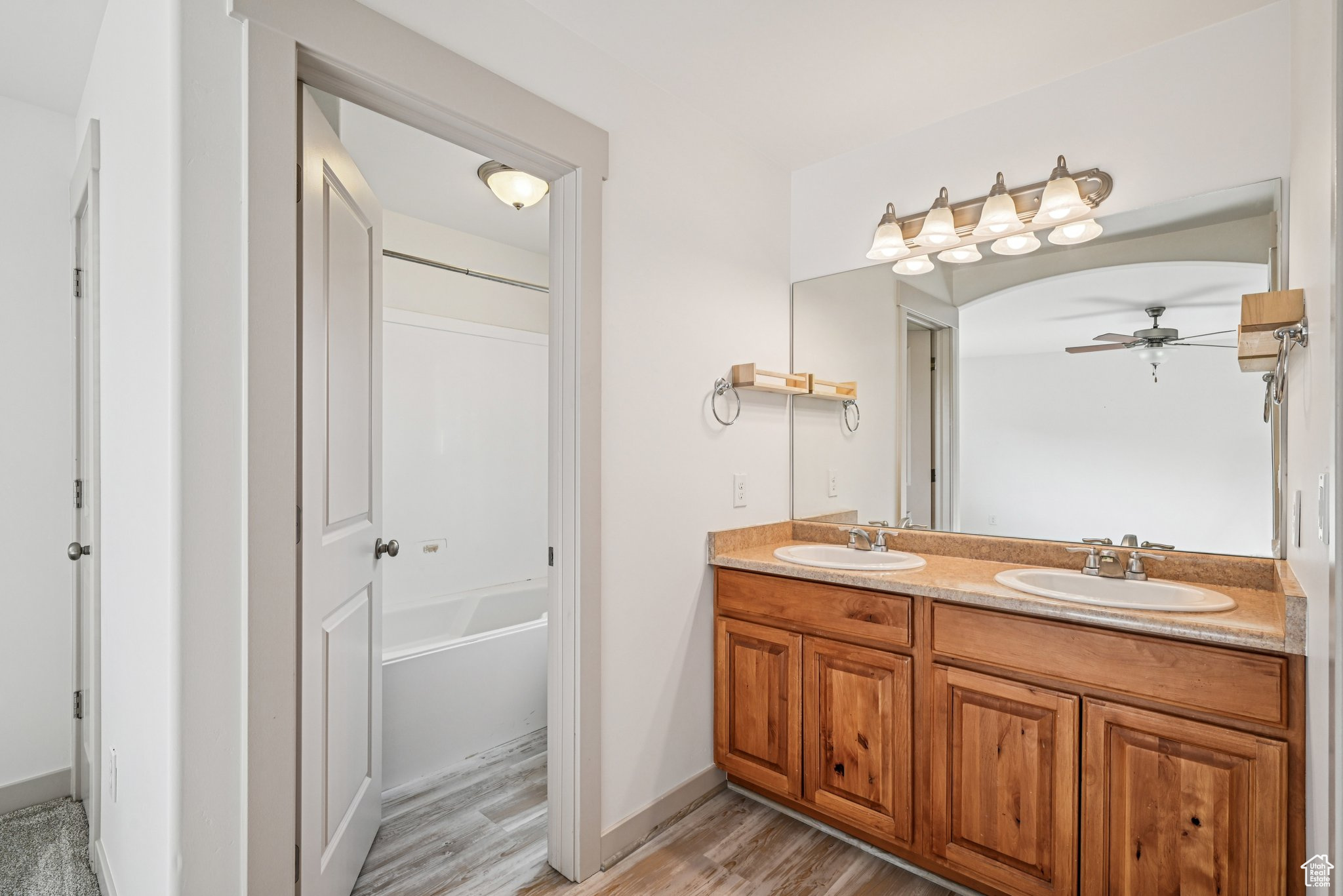 SILVER LAKE - Residential