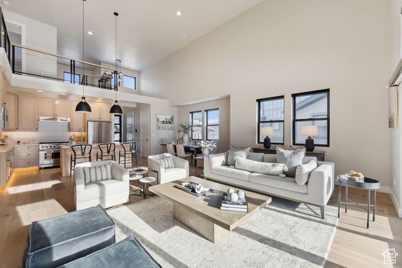 MAYFLOWER LAKESIDE - Residential