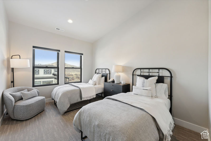MAYFLOWER LAKESIDE - Residential