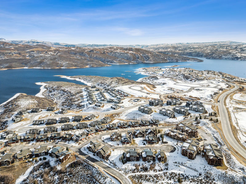 MAYFLOWER LAKESIDE - Residential