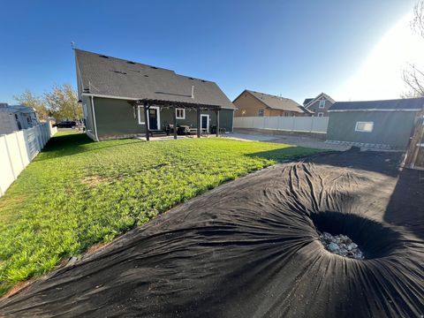 Tiny photo for 985 W 350 N, Roosevelt, UT 84066 (MLS # 2134035)