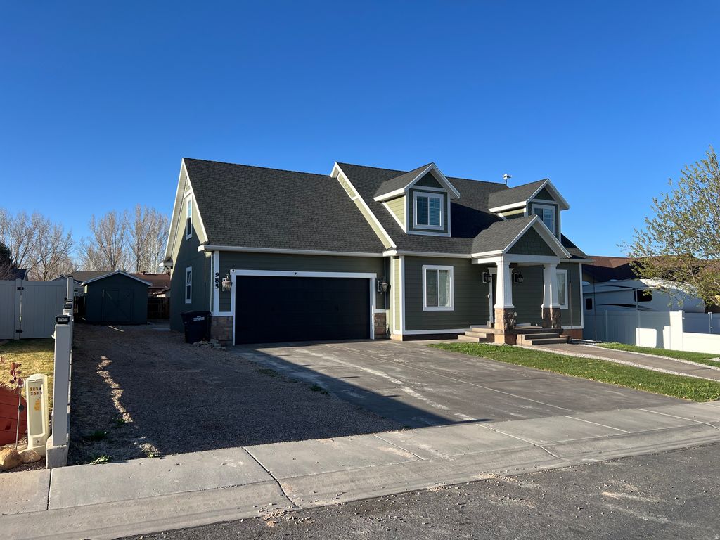 Photo of 985 W 350 N, Roosevelt, UT 84066 (MLS # 2134035)
