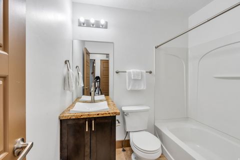 Tiny photo for 10536 S TOPVIEW RD, South Jordan, UT 84009 (MLS # 2151244)