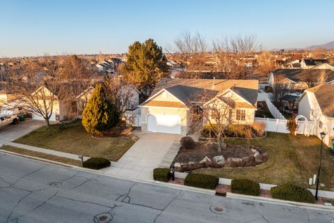 Homes For Sale - 227 E 1500<br/> Layton, UT 84041