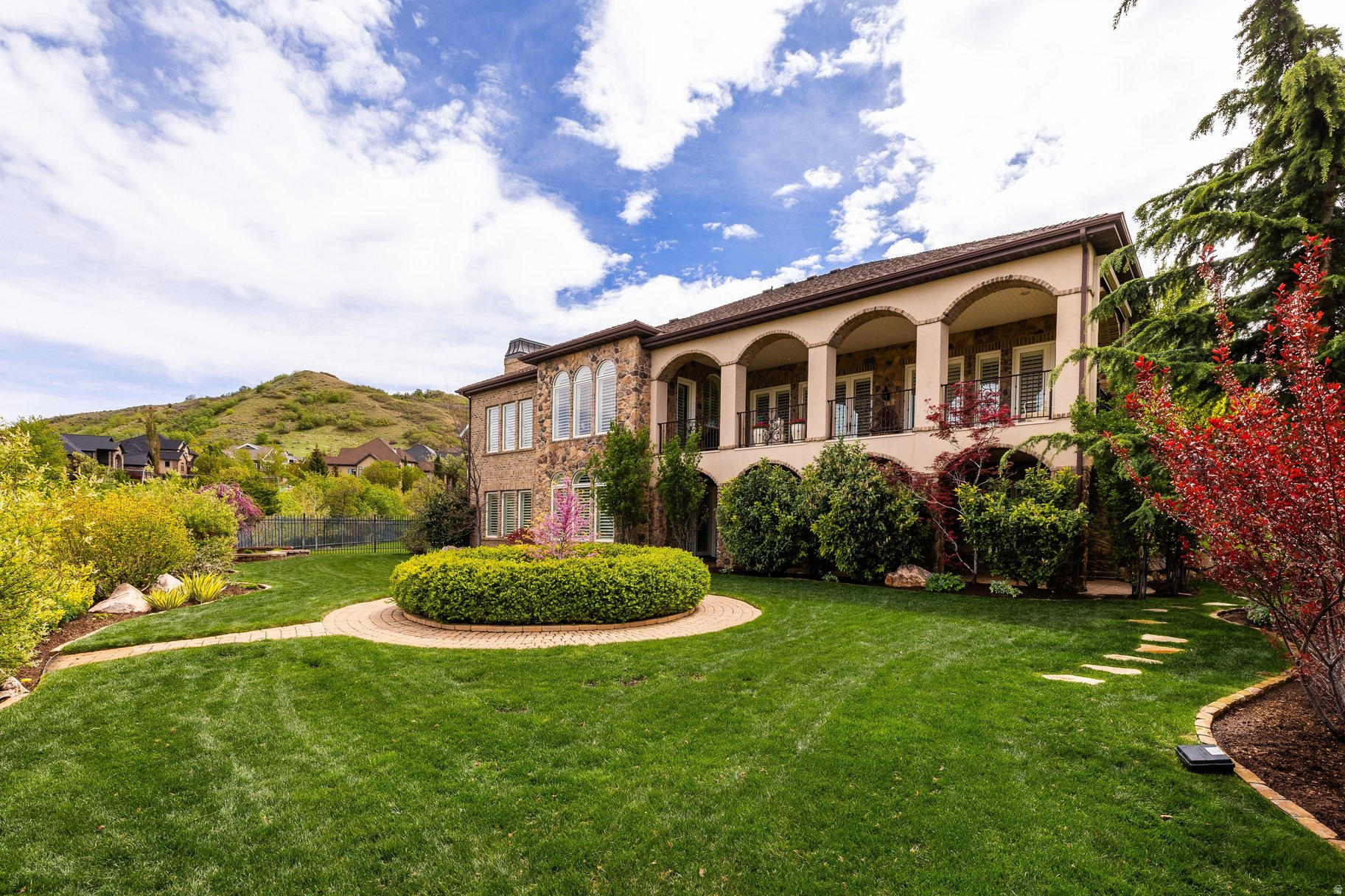 EAGLEPOINTE ESTATES - Residential