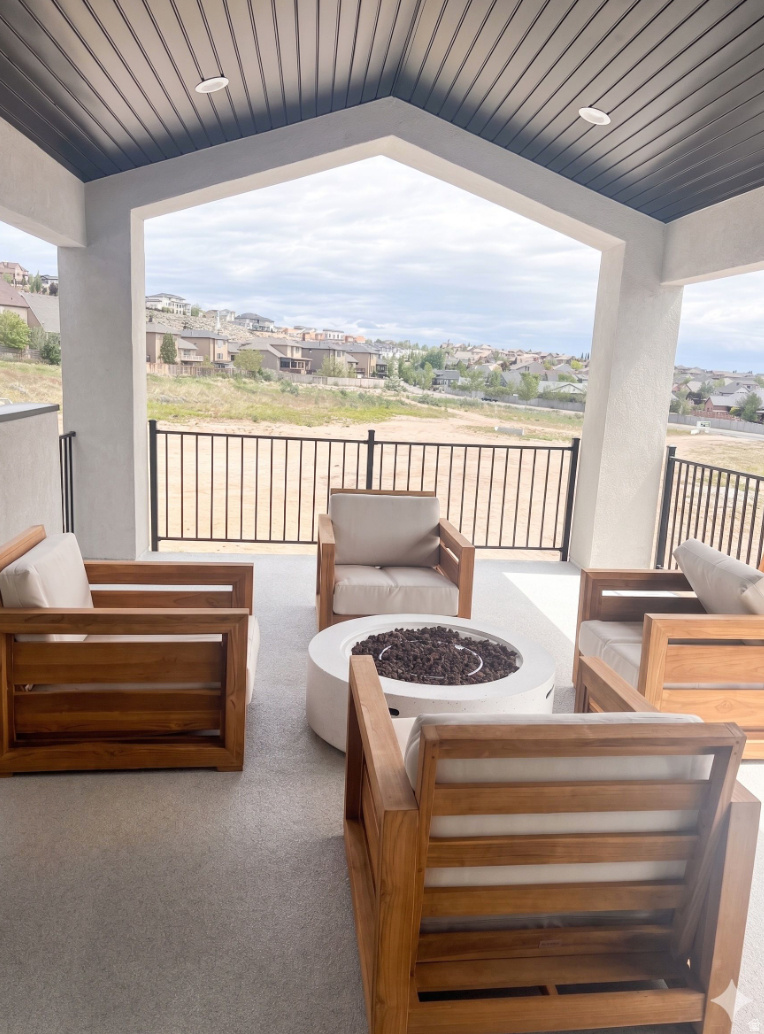 VISTAS AT THE POINT - Residential