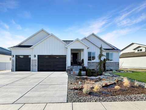 Photo of 2257 E PARKSIDE CIR S, South Ogden, UT 84403 (MLS # 2141228)