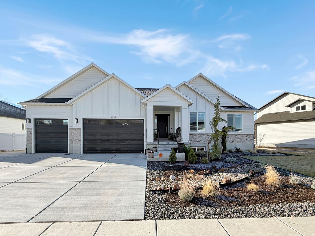 Photo of 2257 E PARKSIDE CIR S, South Ogden, UT 84403 (MLS # 2141228)