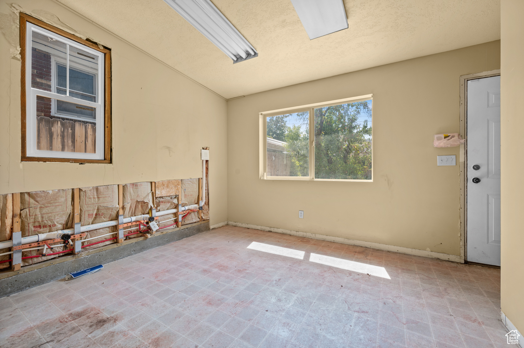 HIGHLAND - Commercial Sale