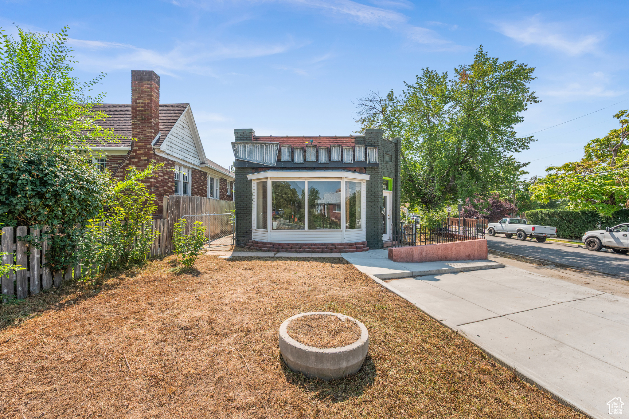 HIGHLAND - Commercial Sale