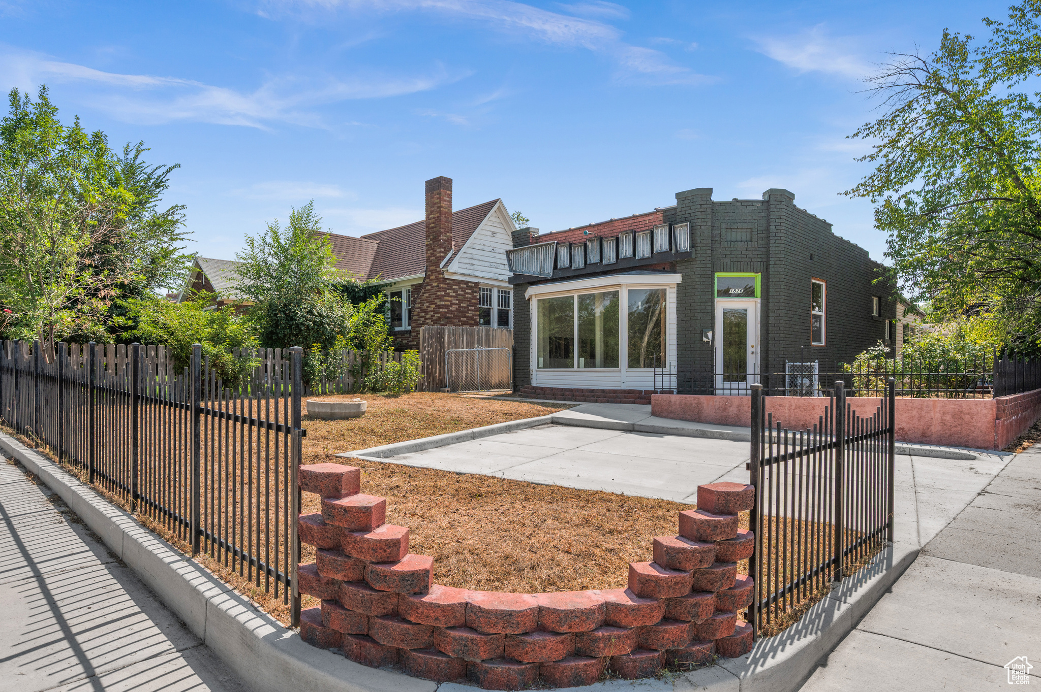 HIGHLAND - Commercial Sale