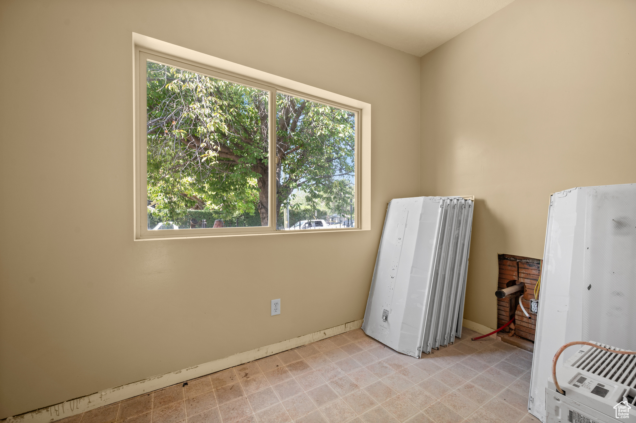 HIGHLAND - Commercial Sale