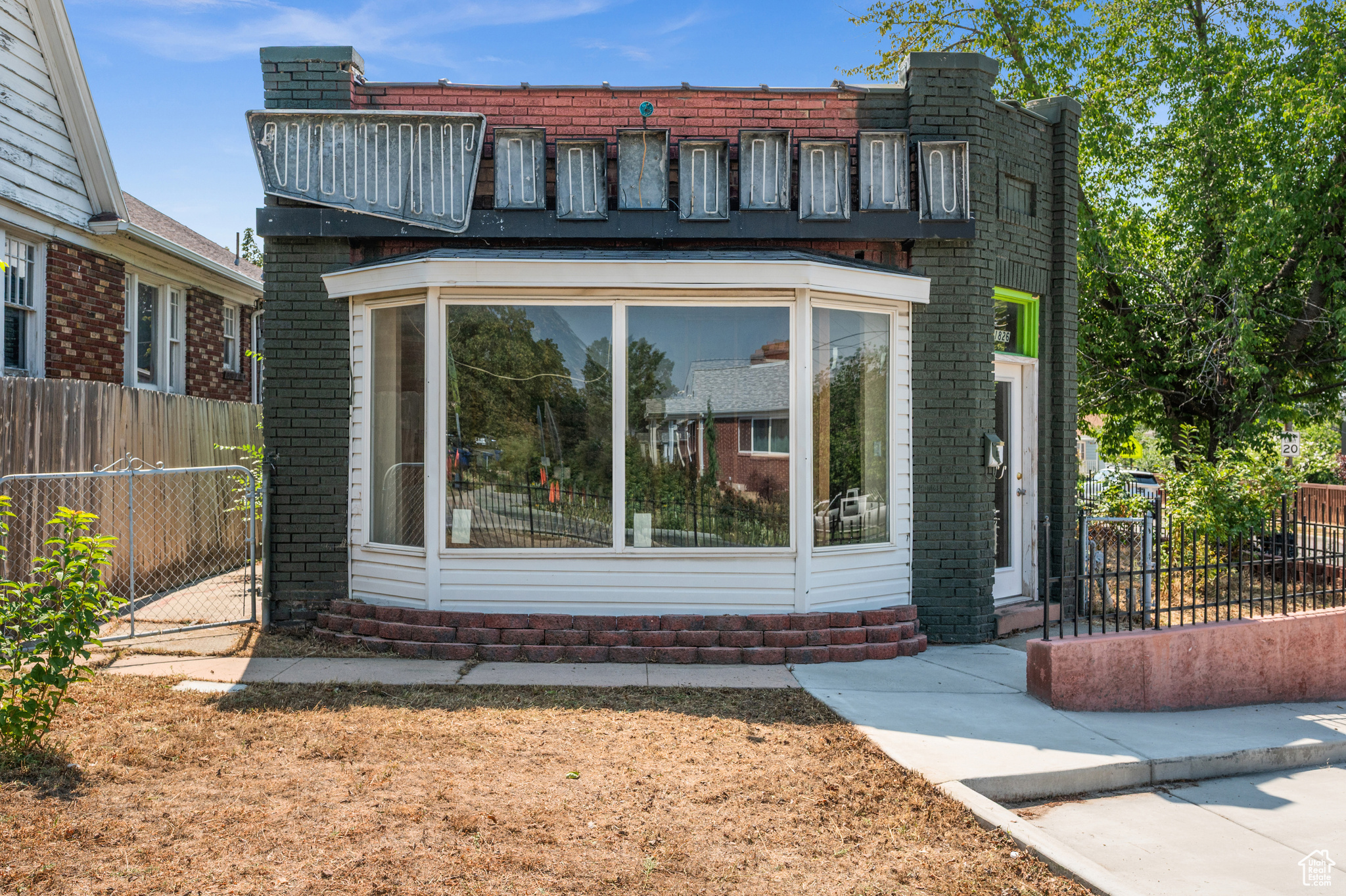 HIGHLAND - Commercial Sale