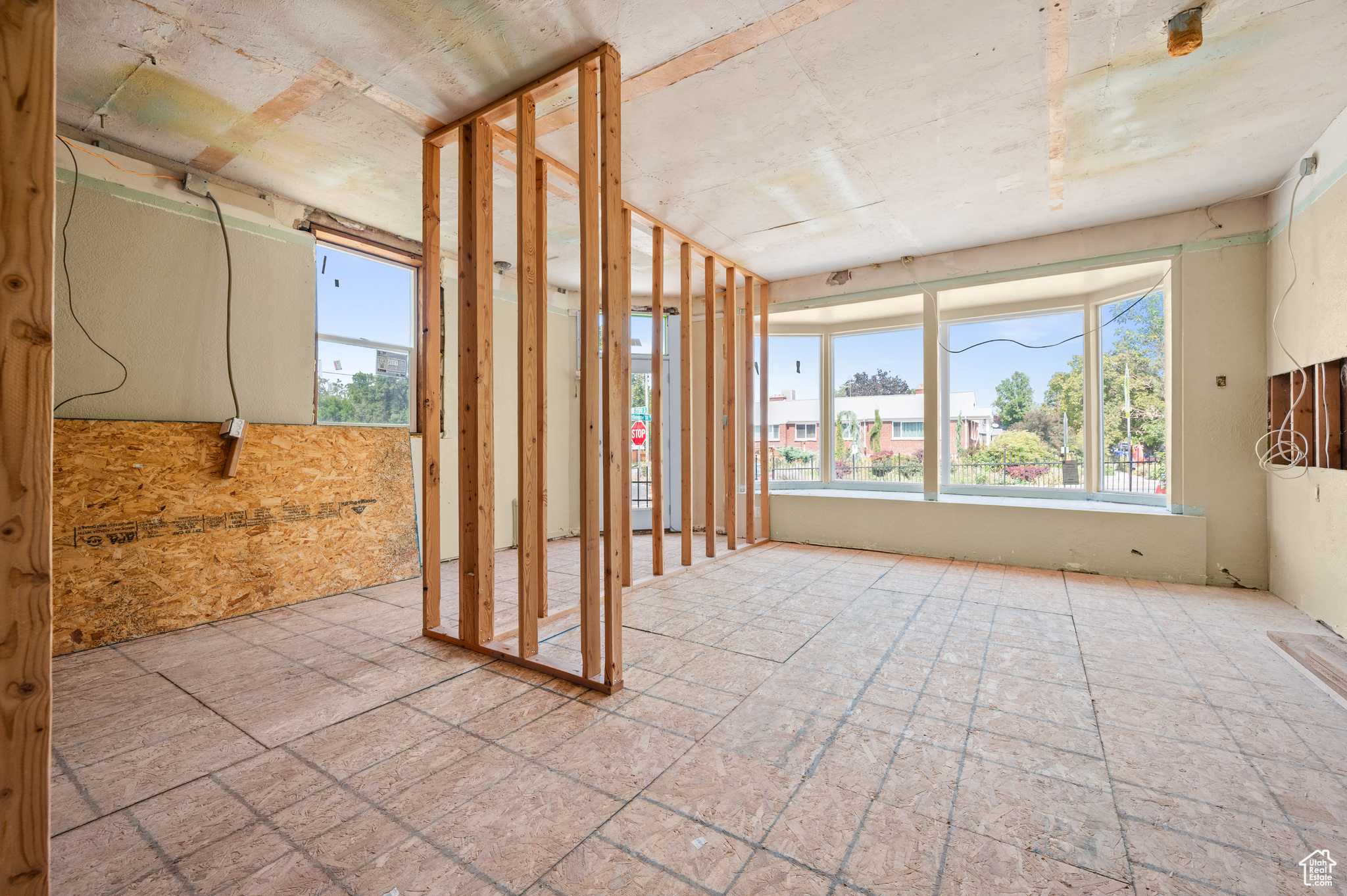 HIGHLAND - Commercial Sale