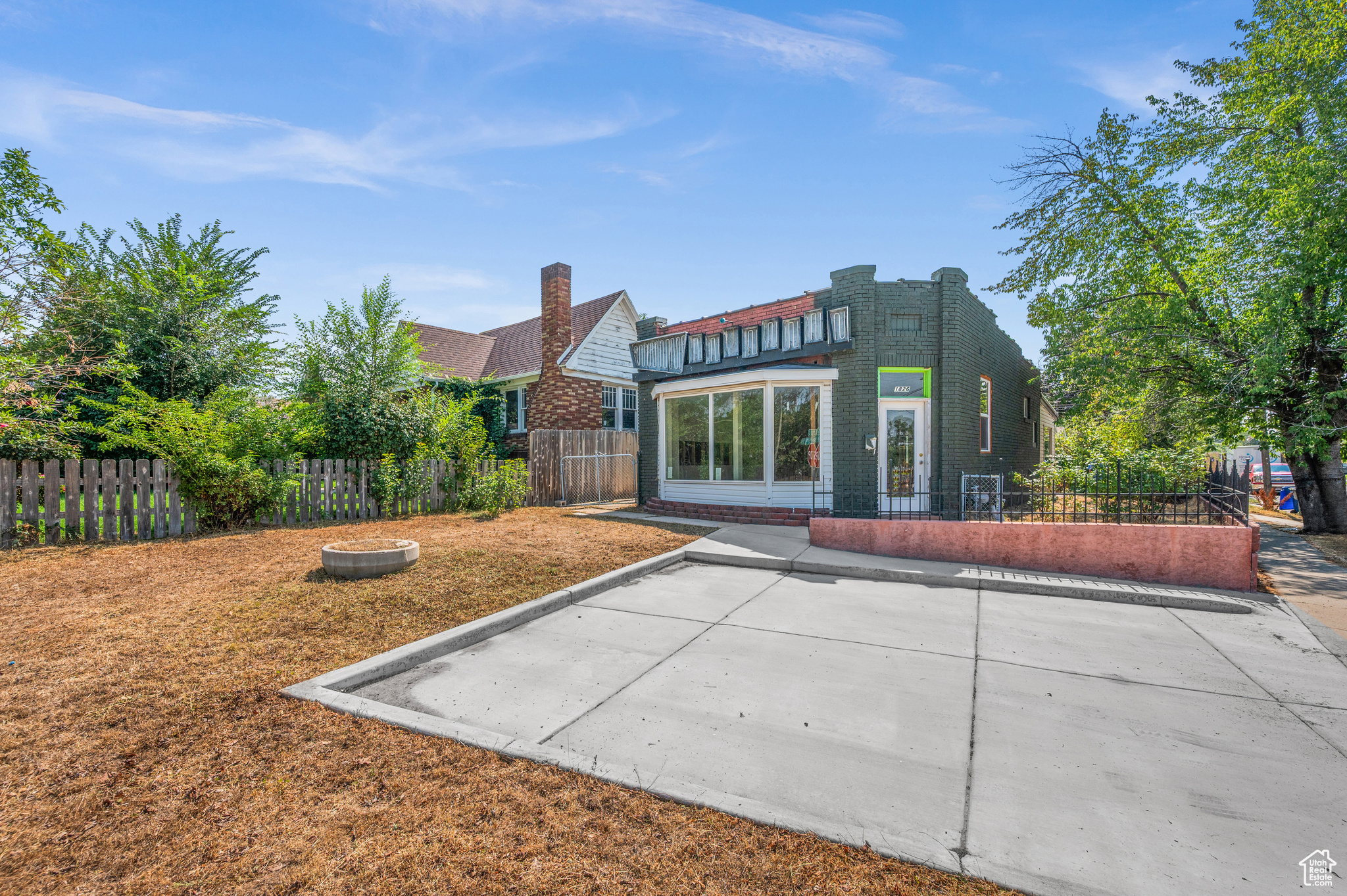 HIGHLAND - Commercial Sale