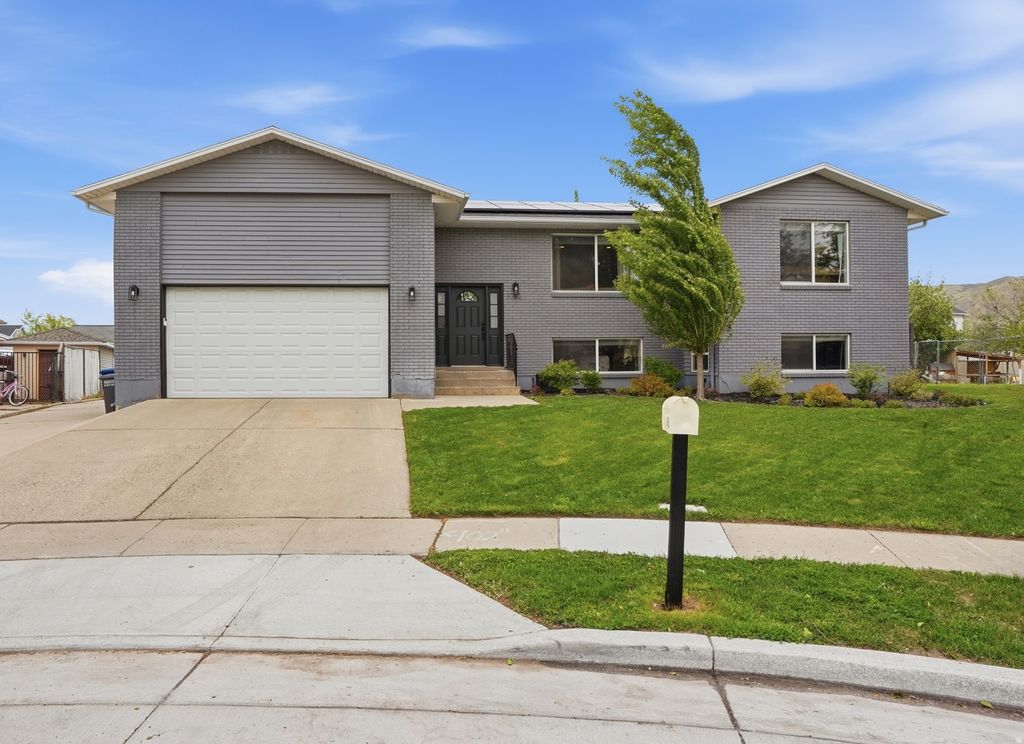 Photo of 1782 W 800 N, Salt Lake City, UT 84116 (MLS # 2152631)