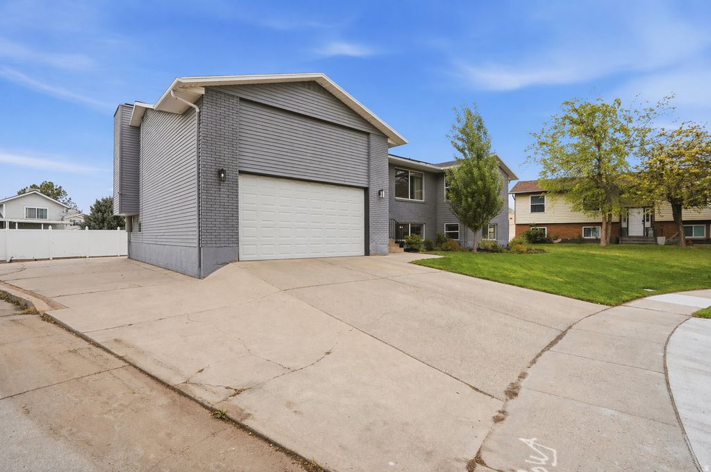 Photo of 1782 W 800 N, Salt Lake City, UT 84116 (MLS # 2152631)