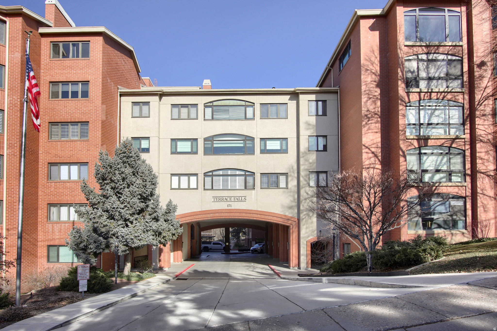 TERRACE FALLS - Residential