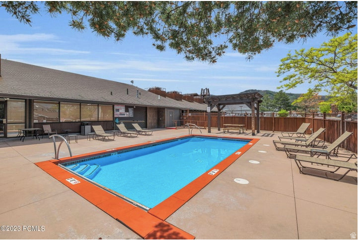 PROSPECTOR SQUARE - Residential