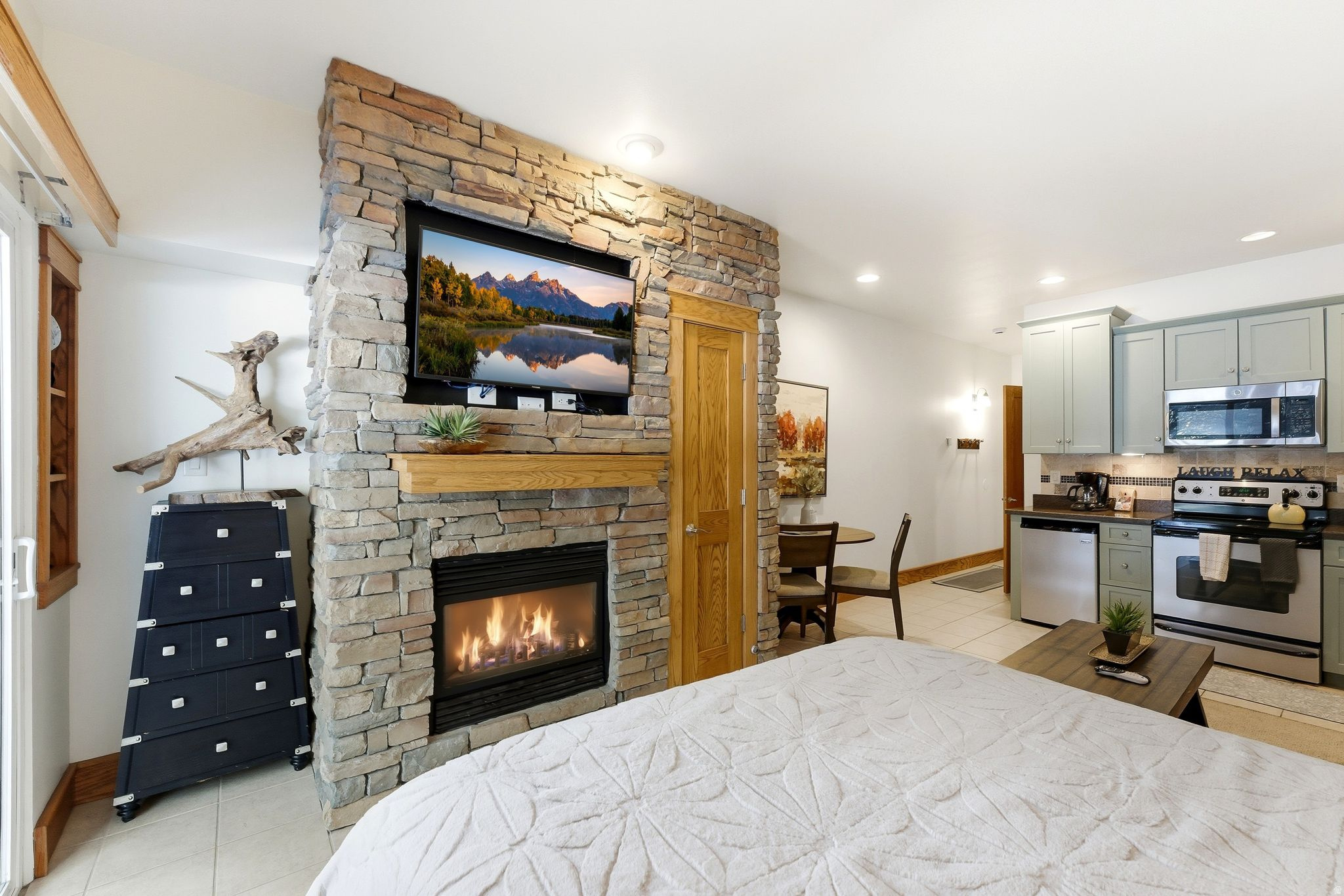 PROSPECTOR SQUARE - Residential