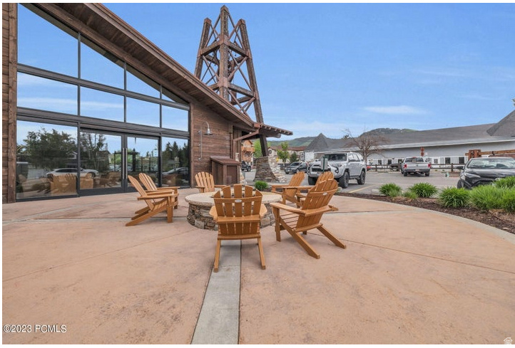 PROSPECTOR SQUARE - Residential