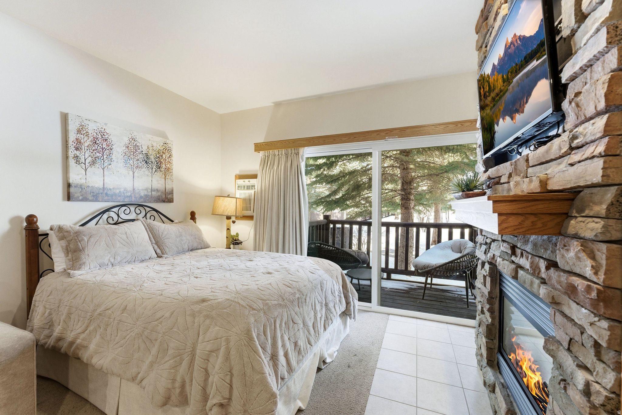 PROSPECTOR SQUARE - Residential