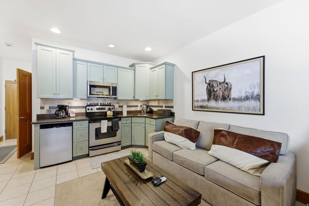 Photo of 2305 SIDEWINDER DR #911, Park City, UT 84060 (MLS # 2139856)