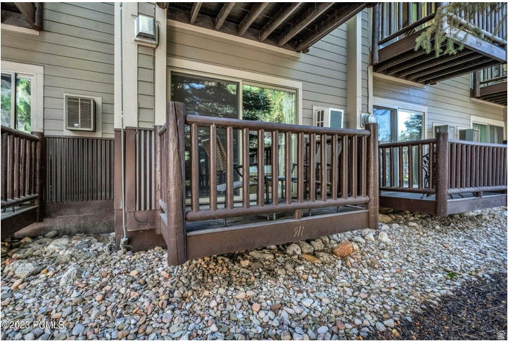 PROSPECTOR SQUARE - Residential