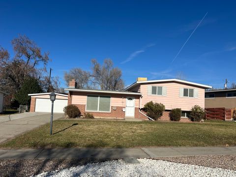 Photo of 1383 E GREENFIELD AVE S, Murray, UT 84121 (MLS # 2127567)