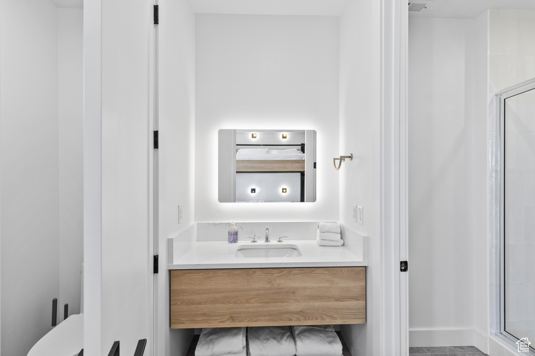 CABIN HOLLOW SUB LOT 3 - Residential