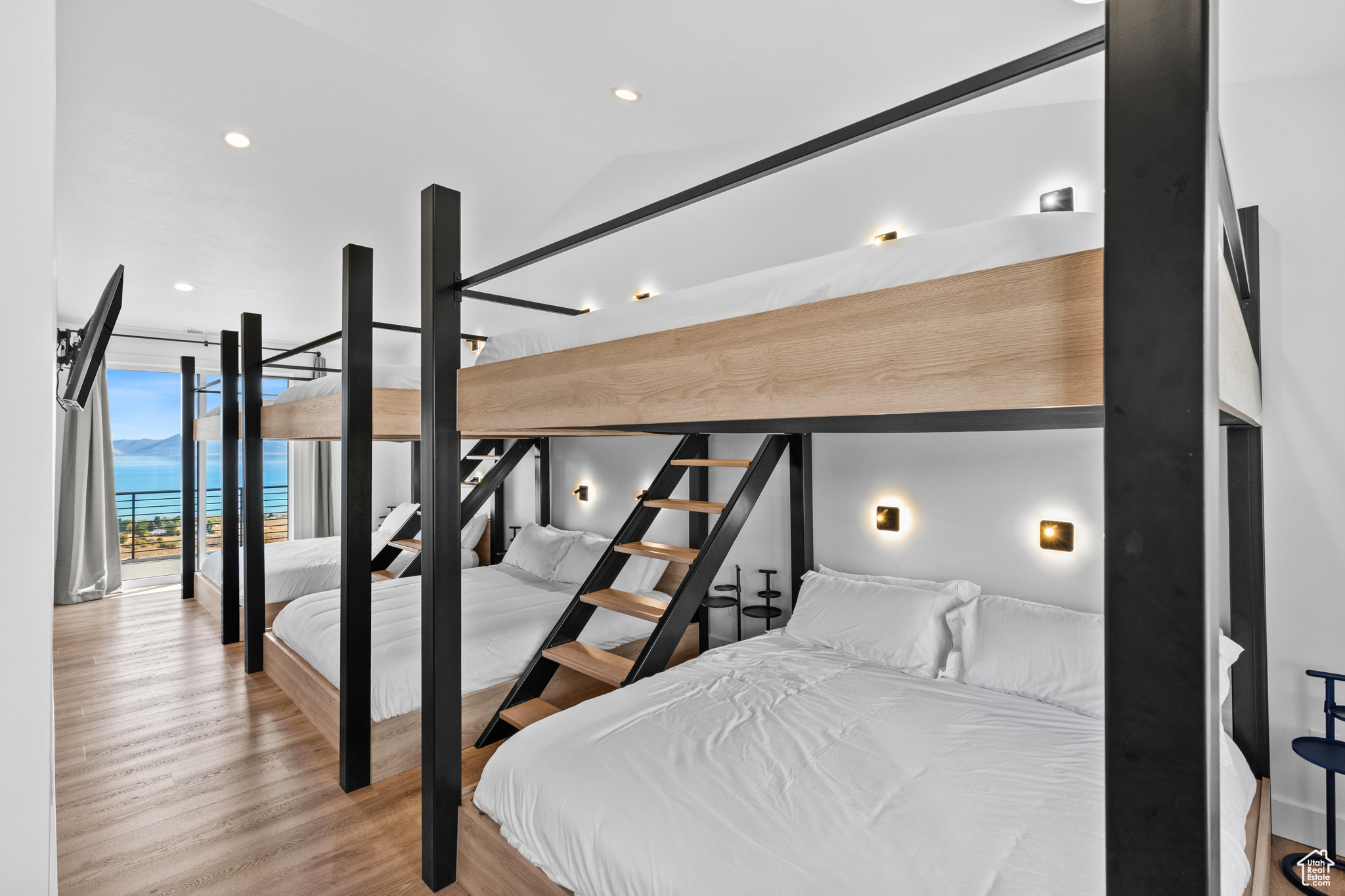 CABIN HOLLOW SUB LOT 3 - Residential