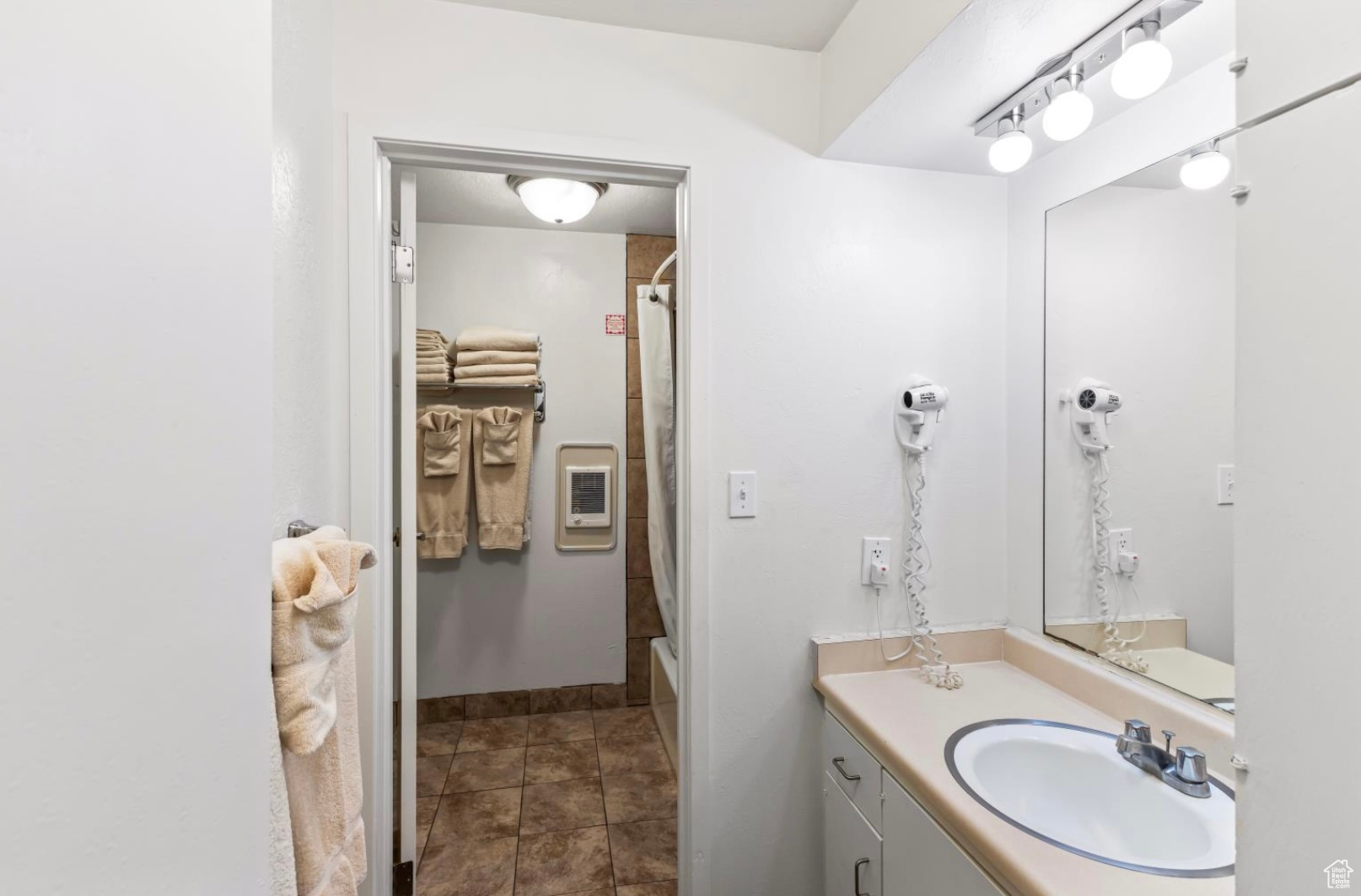 2176 S Bear Blvd #404, Garden City, Utah image 5