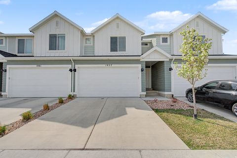 Photo of 1057 E DORY BOAT RD, Saratoga Springs, UT 84045 (MLS # 2146966)
