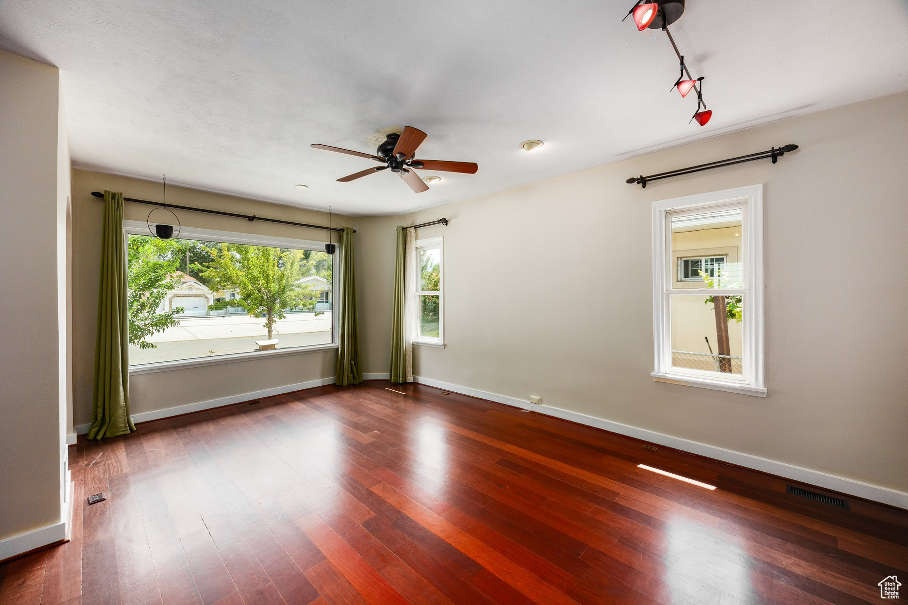 OAKWOOD - Residential