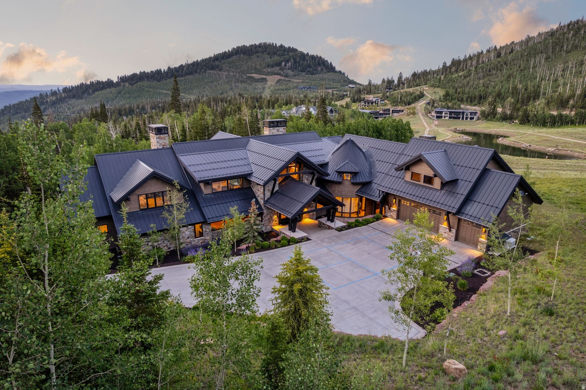 302 WHITE PINE CANYON RD