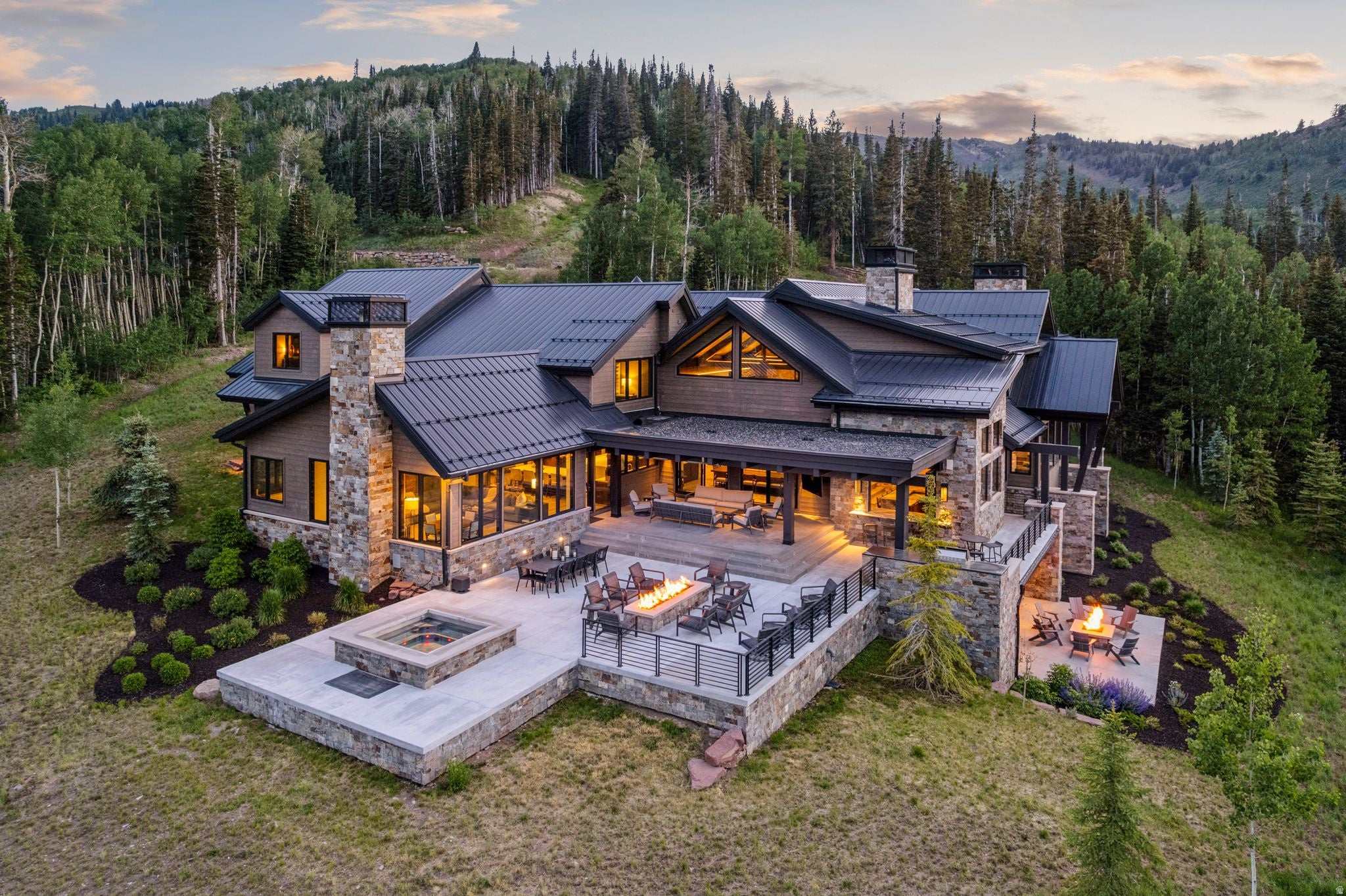 302 WHITE PINE CANYON RD