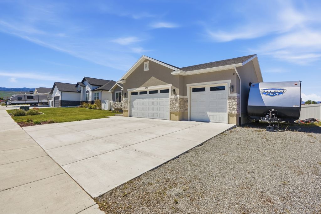 Photo of 1195 N 640 E, Tooele, UT 84074 (MLS # 2156270)