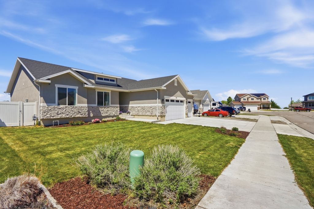Photo of 1195 N 640 E, Tooele, UT 84074 (MLS # 2156270)