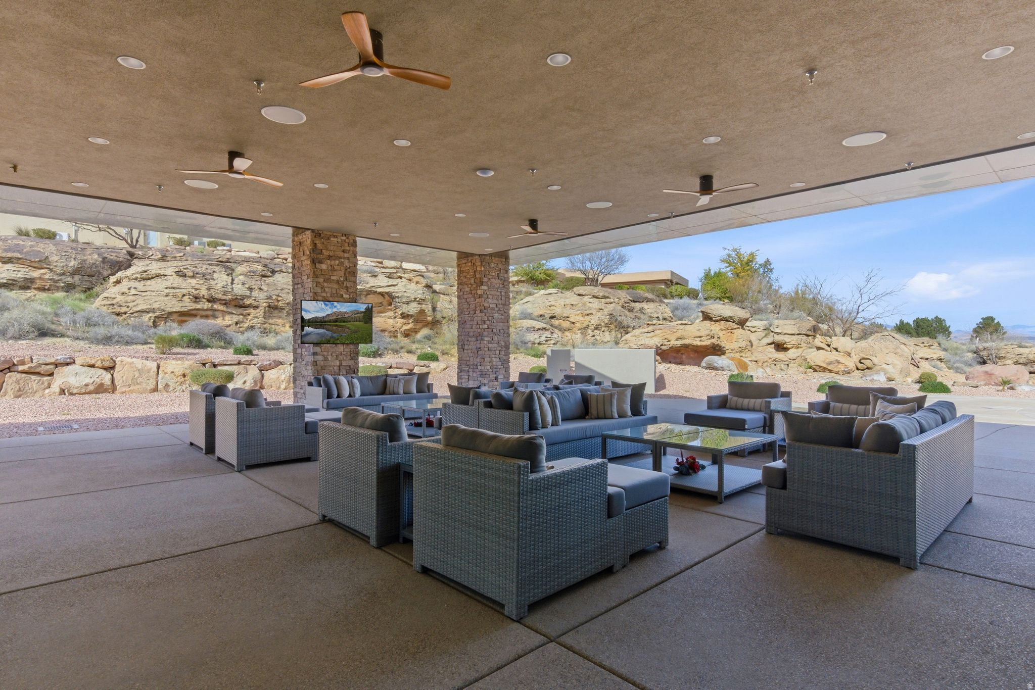 STONE CLIFF - Residential