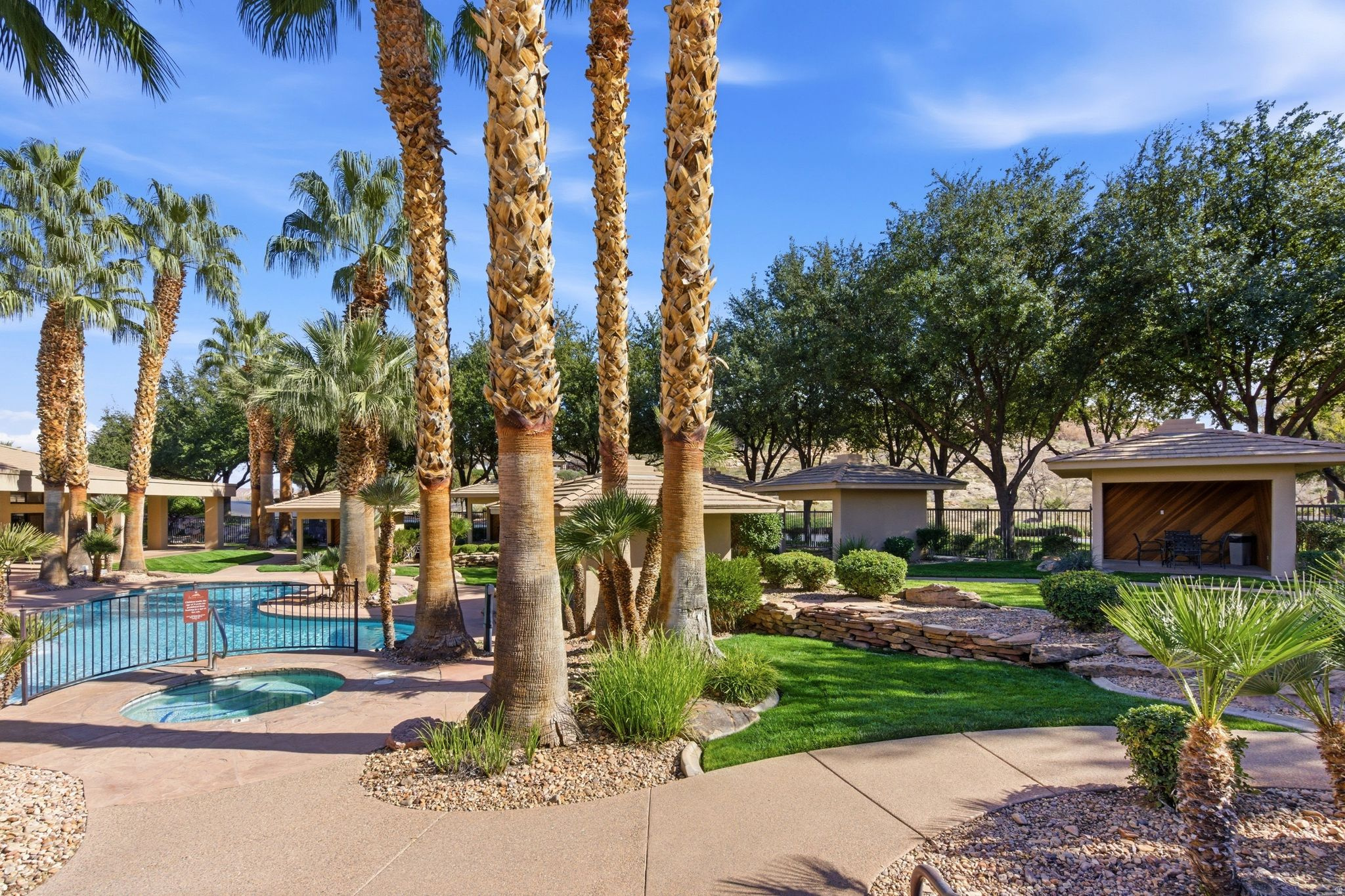 STONE CLIFF - Residential