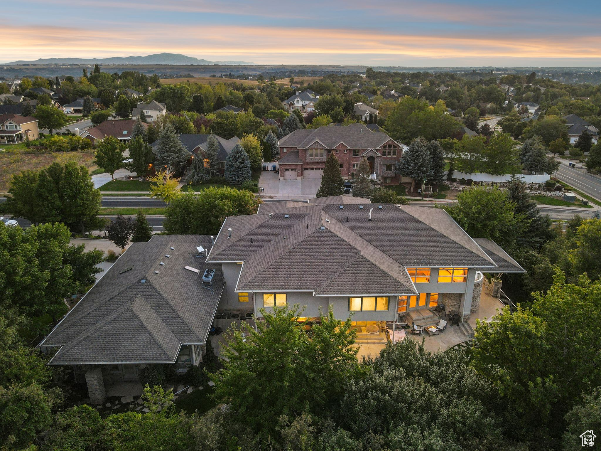 THE HAMPTONS - Residential