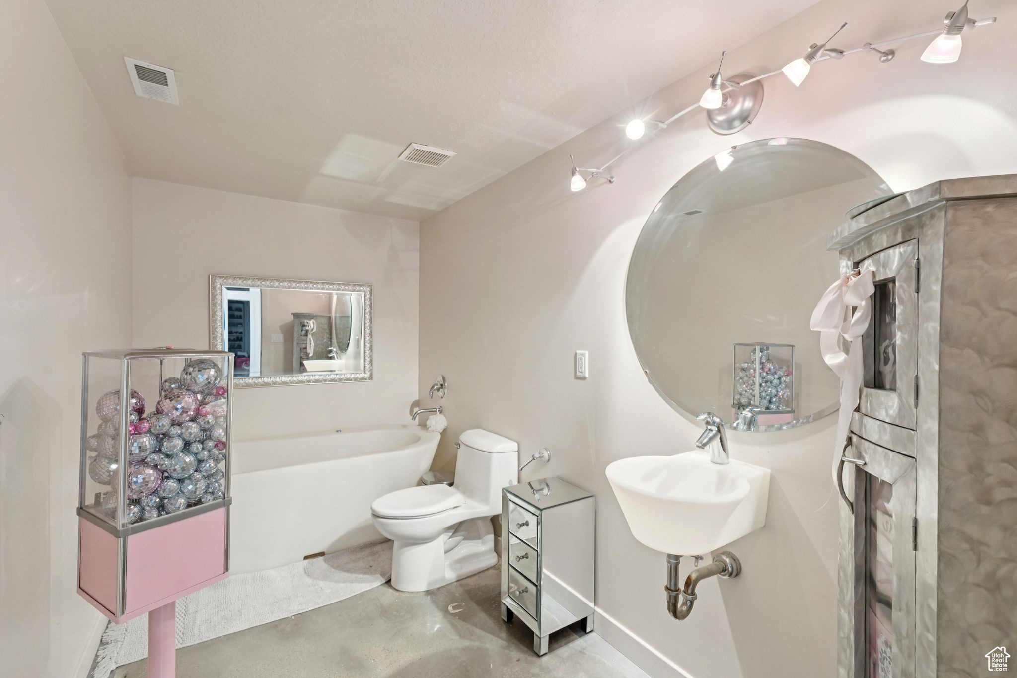 THE HAMPTONS - Residential