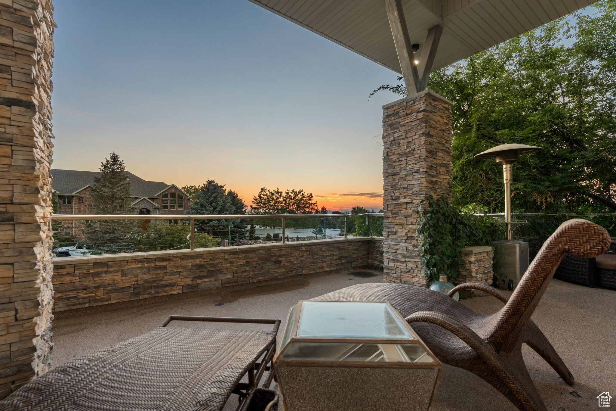 THE HAMPTONS - Residential