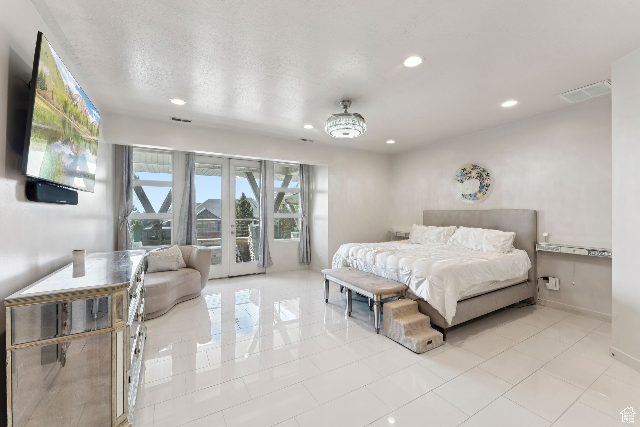 THE HAMPTONS - Residential